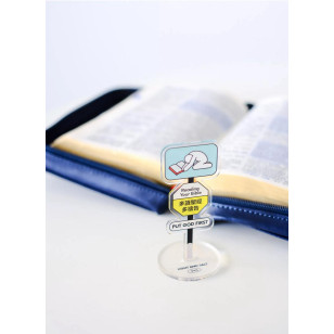 光和鹽生活館 亞加力擺設小飾品 "多讀聖經 多禱告" 彷路牌小擺設 PUT GOD FIRST Reading Yuor Bible Acrylic Decor